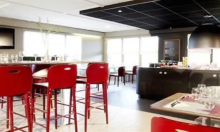 Hotel Campanile Nature - Rouen Nord Mont Saint Aignan 3*