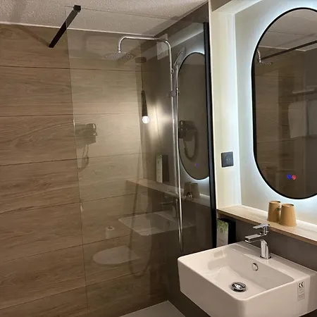 Campanile Rouen Nord - 2*