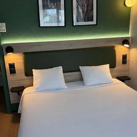 Hotel Campanile Nature - Rouen Nord Mont Saint Aignan 3*